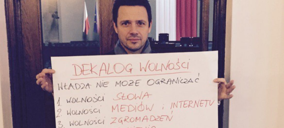 Kiedyś stał z “dekalogiem wolności”, dziś nie kryje zdziwienia decyzją sądu. Trzaskowski o Marszu Niepodległości