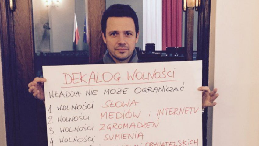 Kiedyś stał z “dekalogiem wolności”, dziś nie kryje zdziwienia decyzją sądu. Trzaskowski o Marszu Niepodległości