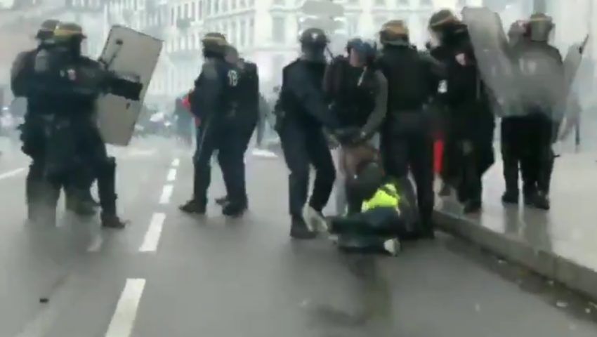 Popularny internetowy profil obnaża hipokryzję TVN. Tak zakłamują rzeczywistość