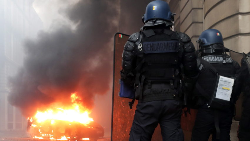 481 osób zatrzymanych w czasie protestu “żółtych kamizelek”