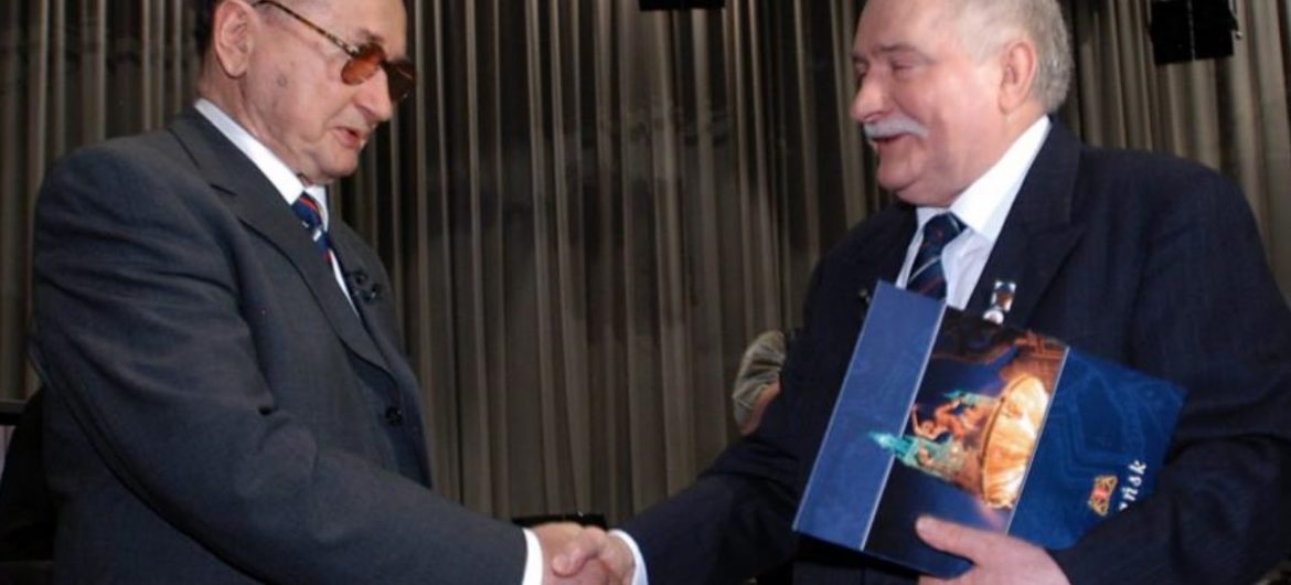 Kapral Wałęsa pisze list do generała Jaruzelskiego. Znany historyk ujawnia dokument archiwum Kiszczaka