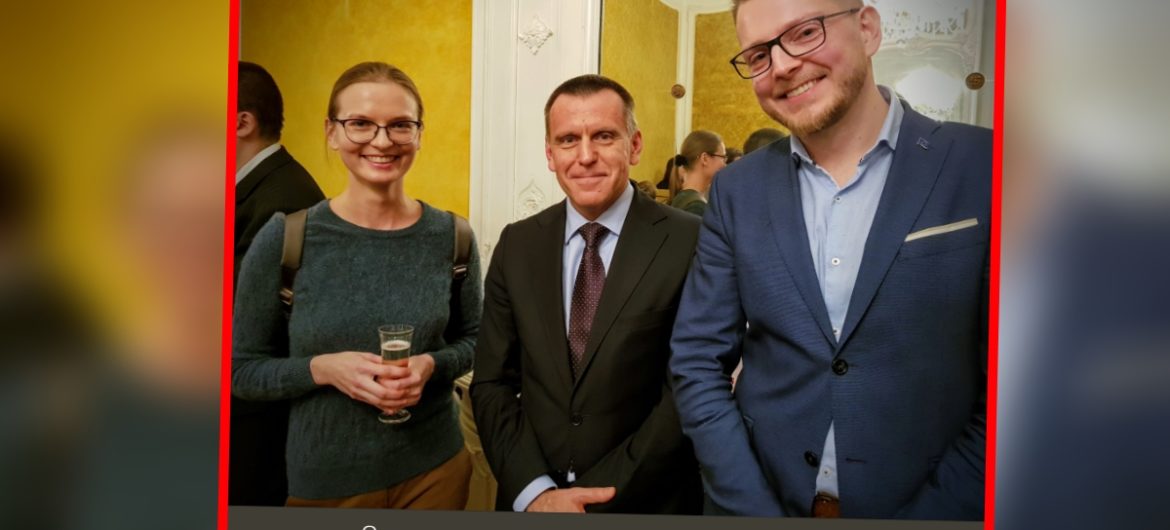 Ambasador RP w Belgii tłumaczy się ze zdjęcia szefową Otwartego Dialogu. “Nie była zaproszona na przyjęcie”
