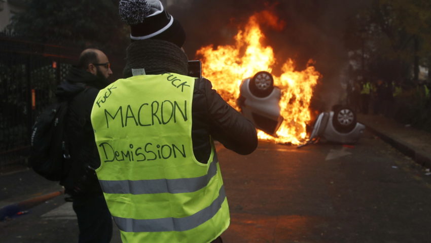 Zawieszenie podwyżki akcyzy na paliwo nie zatrzymało protestów we Francji