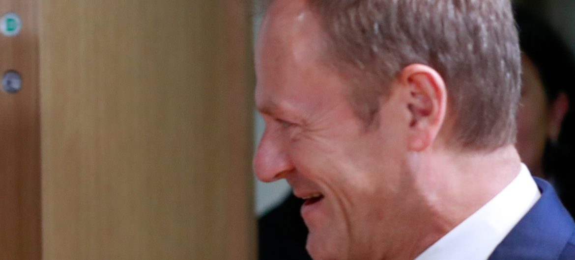 Tusk to ma klawe życie. Zarabia setki tysięcy złotych miesięcznie, a jeszcze dostanie dużą podwyżkę. Za co?