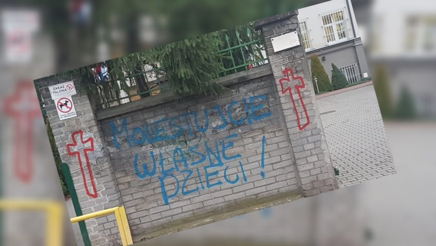 Ohydny atak na szkołę sióstr Felicjanek. Wandale wyryli skandaliczny napis