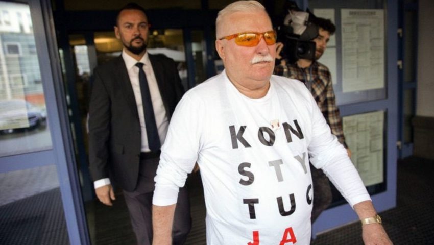 Wałęsa z “Konstytucją” na pogrzebie Busha? Były prezydent nie pozostawia wątpliwości