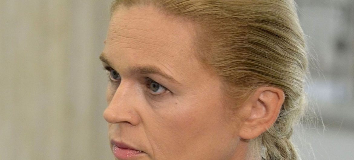 Aż ciężko zrozumieć logikę tego wpisu. Nowacka oskarża PiS i Solidarną Polskę o… zachowanie angielskich kibiców
