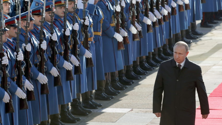 W Belgradzie salwy honorowe i bicie dzwonów na powitanie Putina