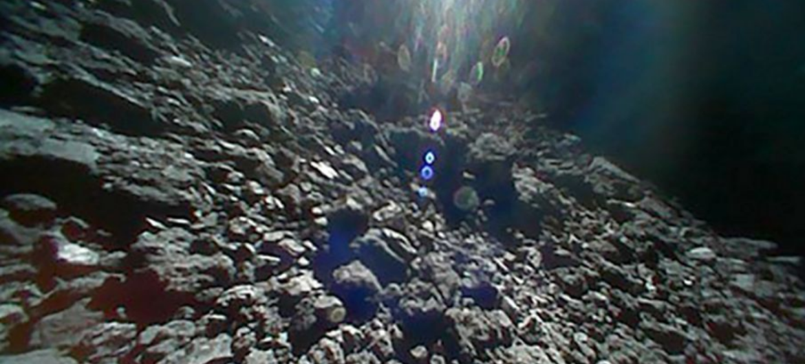 Pierwszy przypadek użycia broni w kosmosie! Japońska sonda wylądowała na asteroidzie Ryugu