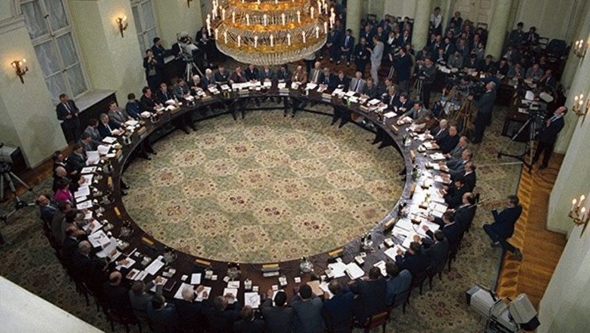Znany historyk o Okrągłym Stole: może lepiej, gdyby go w ogóle nie było