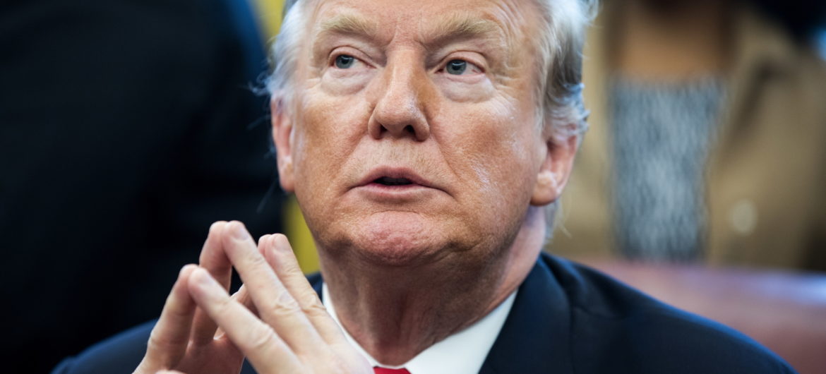 To już otwarta wojna gospodarcza. Trump chce zabronić chińskiego sprzętu telekomunikacyjnego
