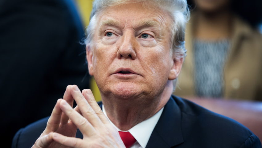 To już otwarta wojna gospodarcza. Trump chce zabronić chińskiego sprzętu telekomunikacyjnego