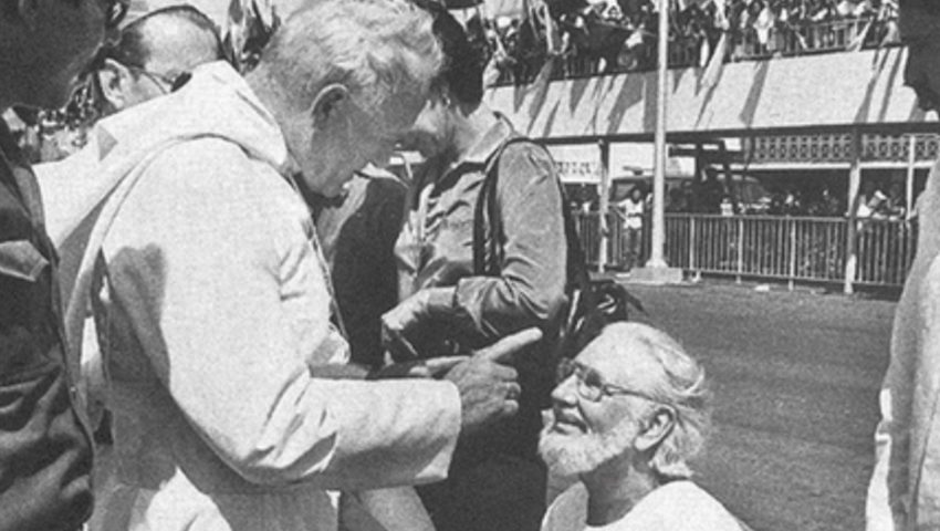 Papież Franciszek wybaczył księdzu komuniście