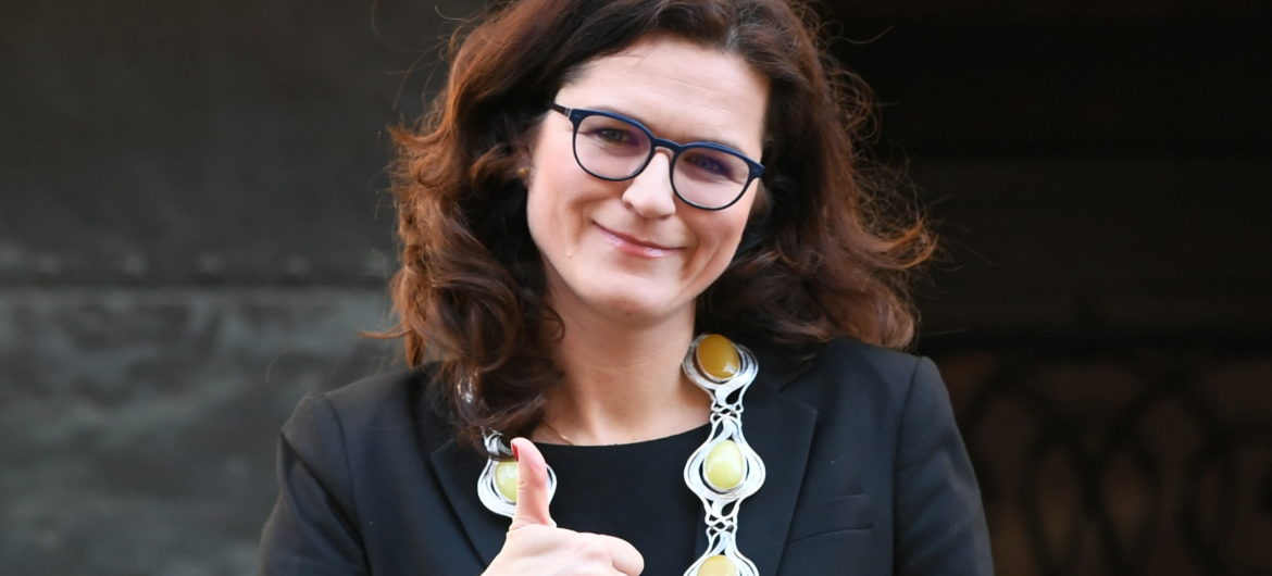 Prezydent Gdańska Aleksandra Dulkiewicz niczym królowa Elżbieta II. “Nie uwierzycie!”