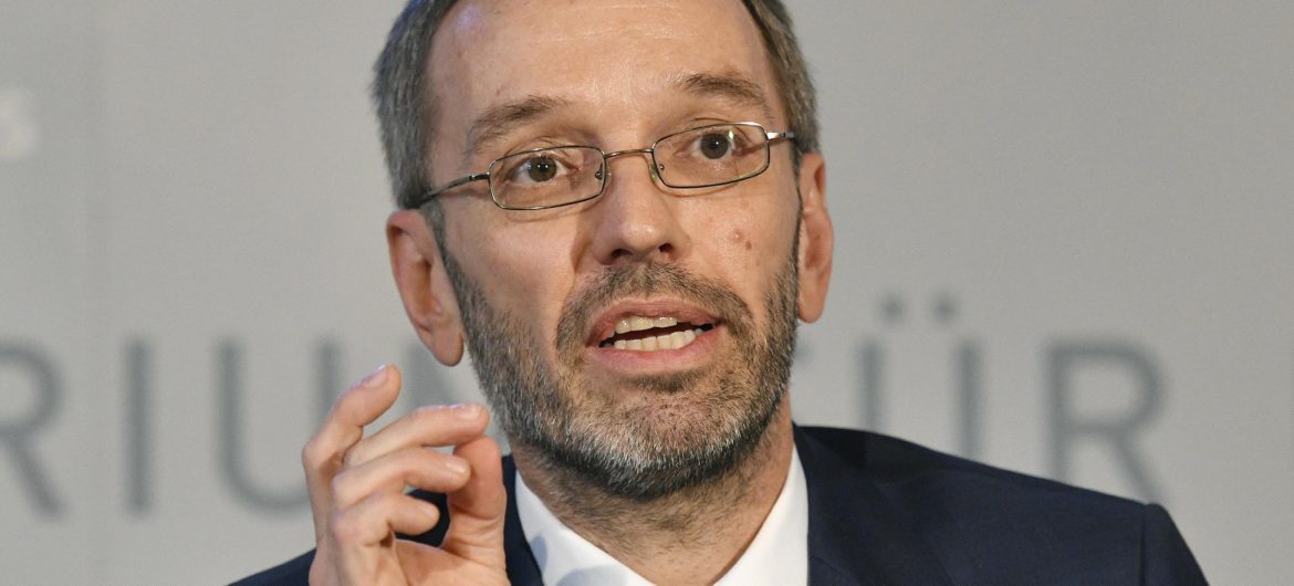 Szef MSW: austriaccy bojownicy IS bez prawa do opieki konsularnej