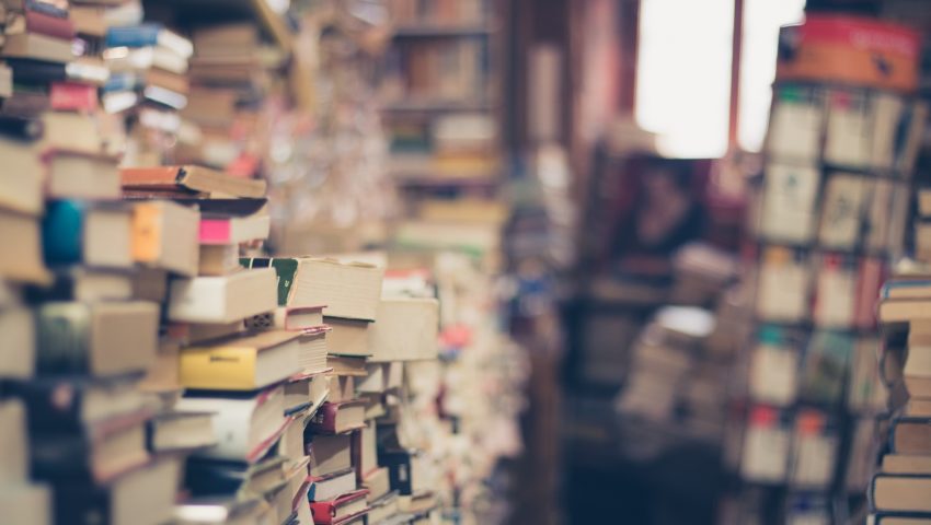 Absurd poprawności politycznej! Szkoły usuwają bajki dla dzieci z bibliotek z powodu “stereotypów płciowych”