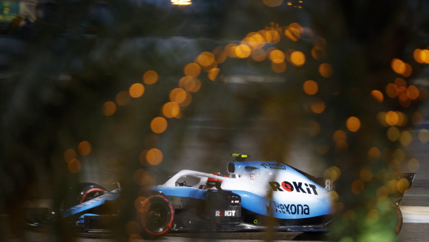 Kubica 16. w Bahrajnie, wygrana Hamiltona