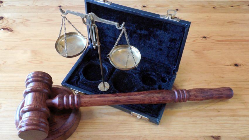 Drakońska reforma kodeksu karnego. Chcą karać gejów śmiercią przez ukamienowanie