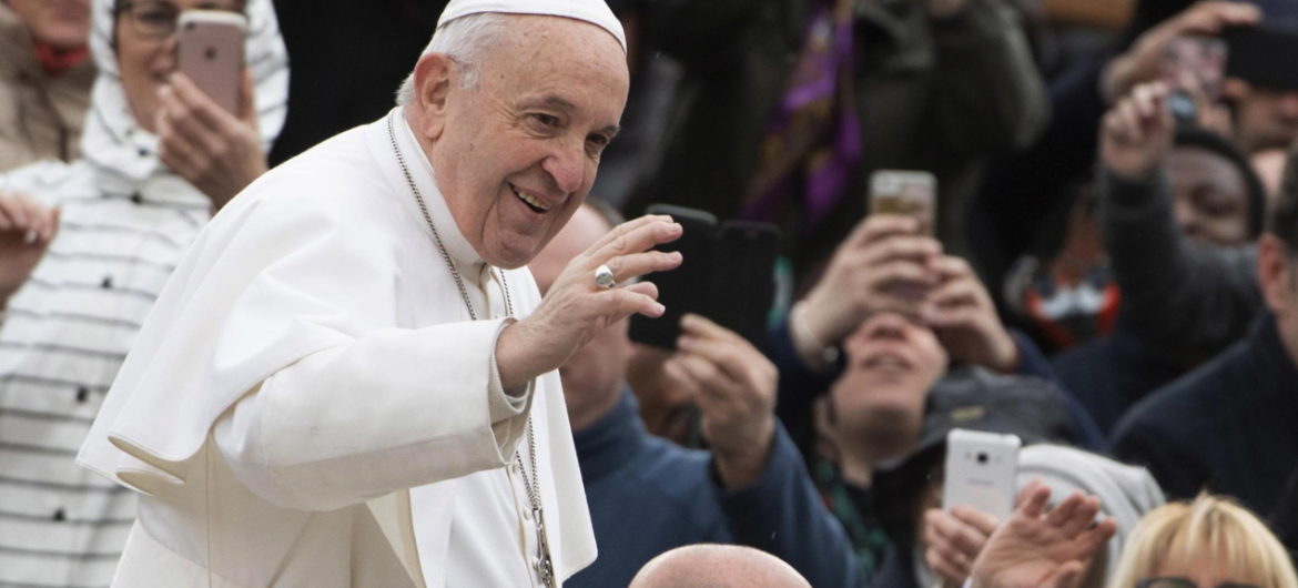 Papież Franciszek zaskoczył podczas podróży. “Muszę skoczyć do Rosji”