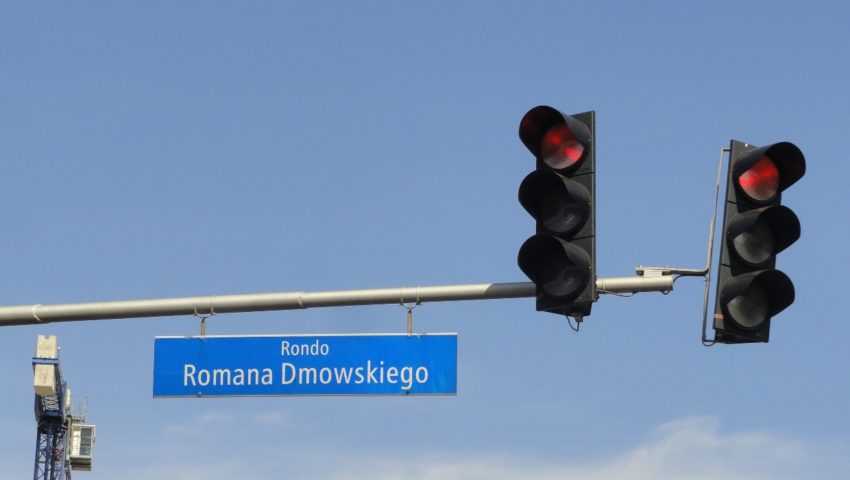 Hit! Feministki chcą ronda Praw Kobiet zamiast Dmowskiego. Oto, jak im odpowiedzieli internauci