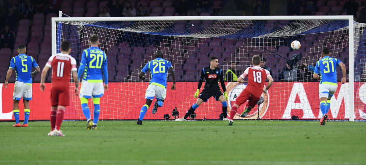 Napoli odpadło, w półfinałach dwie londyńskie drużyny