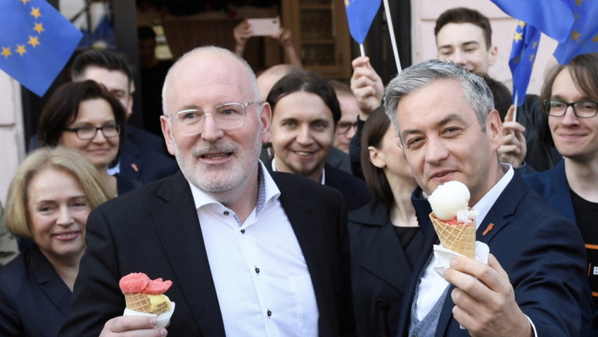 Kontrowersyjna wizyta wiceprzewodniczącego KE w Polsce. Frans Timmermans naruszył zasadę apolityczności?