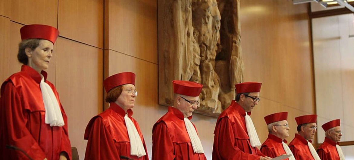 Niemieccy sędziowie zaniepokojeni sytuacją w Polsce. Bulwersuje ich zbyt słaby opór Polaków wobec rządu
