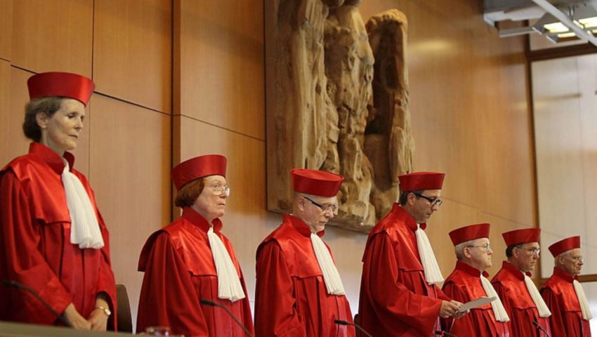 Niemieccy sędziowie zaniepokojeni sytuacją w Polsce. Bulwersuje ich zbyt słaby opór Polaków wobec rządu
