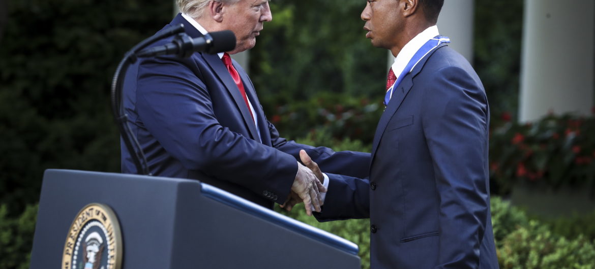 Golfista Tiger Woods odznaczony przez Trumpa Prezydenckim Medalem Wolności
