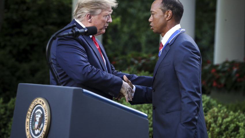 Golfista Tiger Woods odznaczony przez Trumpa Prezydenckim Medalem Wolności
