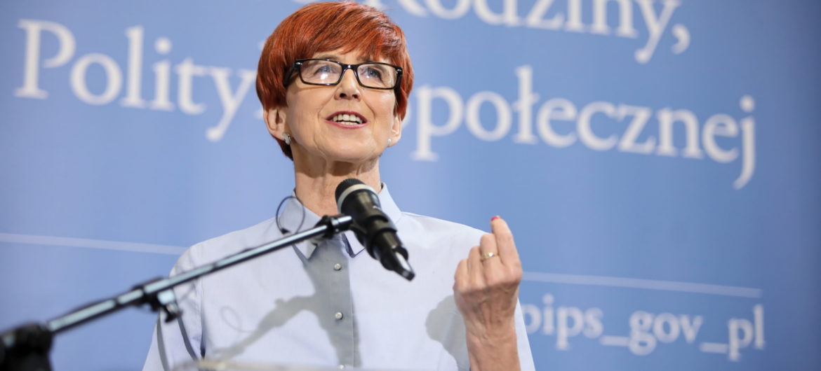 Elżbieta Rafalska: do końca kwietnia złożono 51,4 tys. wniosków o świadczenie “Mama 4 plus”