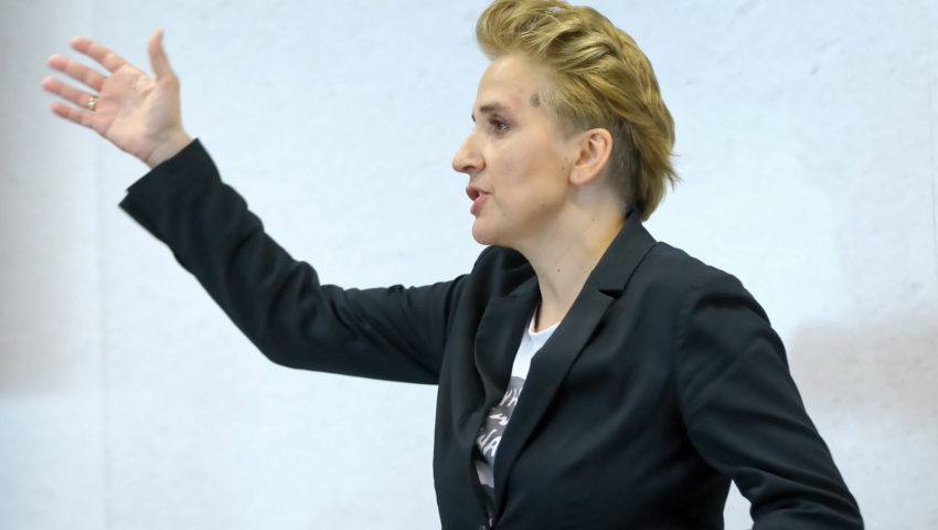 Hipokryzja Scheuring-Wielgus. “Nie wiem czy Polański był pedofilem”