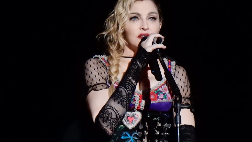 Nie zna umiaru. Madonna znowu obraża chrześcijan, aby wypromować płytę. Artystka “wie” co Jezus sądzi o aborcji
