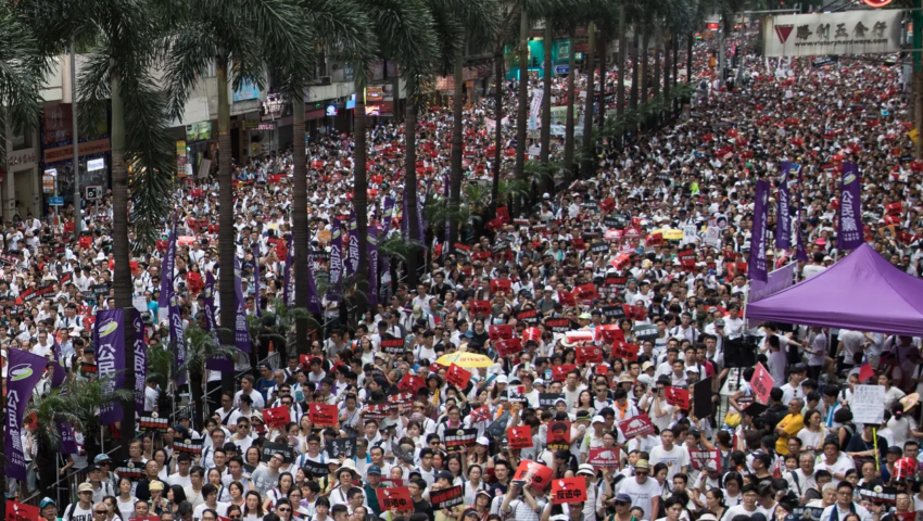 Komentatorzy potępiają użycie nadmiernej siły przez policję Hongkongu