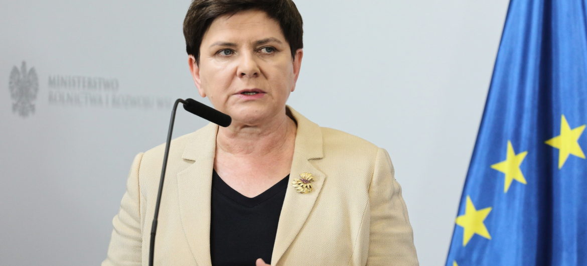 Ależ manipulacja! TOK-FM i Radio Zet zrobiły z Beaty Szydło sprawcę wypadku