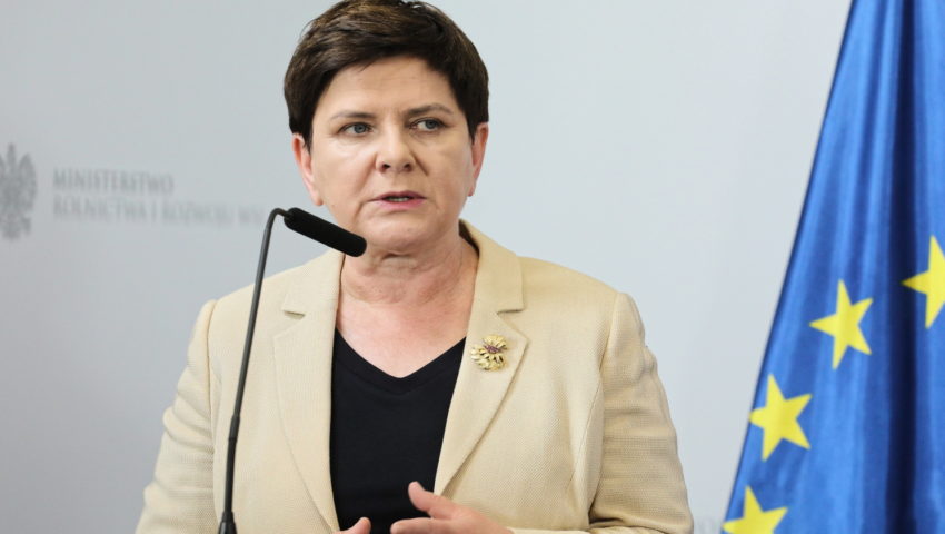 Ależ manipulacja! TOK-FM i Radio Zet zrobiły z Beaty Szydło sprawcę wypadku