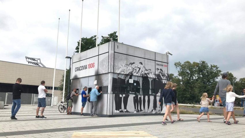Hit! Z pomysłu Trzaskowskiego szydzi cała Polska. Tak znany klub z Krakowa wyśmiał strefę relaksu