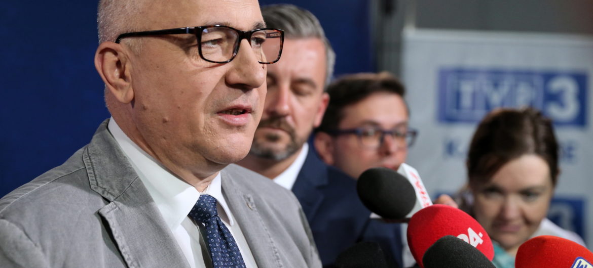 Można pęknąć ze śmiechu! Brudziński z nietypowymi apelem dla Schetyny. “Takie stany maniakalne można leczyć”