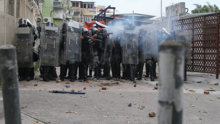 Policja użyła gazu przeciwko protestującym mieszkańcom Hong Kongu