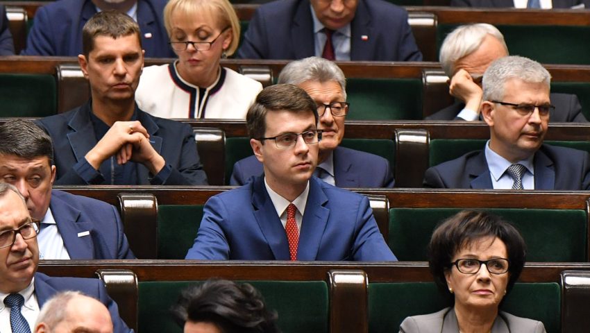 Piotr Müller: twierdzenie, że z powodu obniżenia podatku PIT budżety samorządów będą malały, jest nieprawdziwe