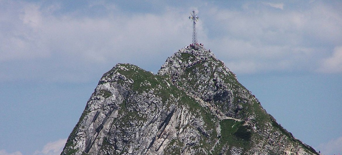 Szumlewicz przytakuje Hartmanowi. Lewicowy dziennikarz za tragedię w Tatrach obwinia krzyż