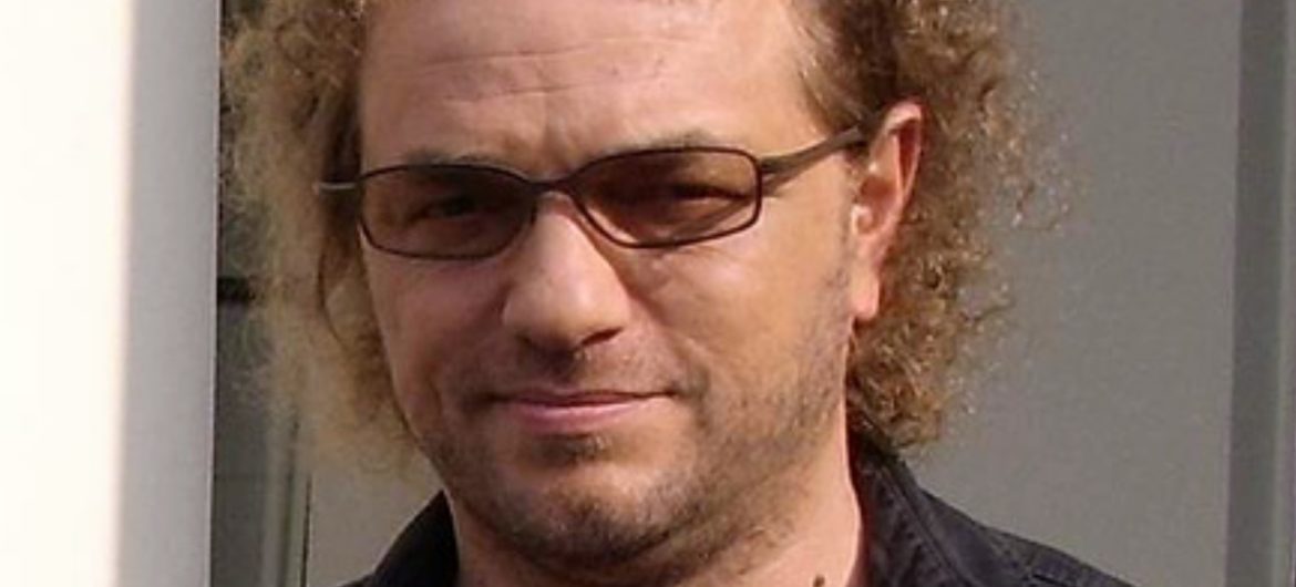 Najsztub ponownie lekceważy przepisy ruchu drogowego. Dziennikarz zaparkował na dwóch przejściach dla pieszych