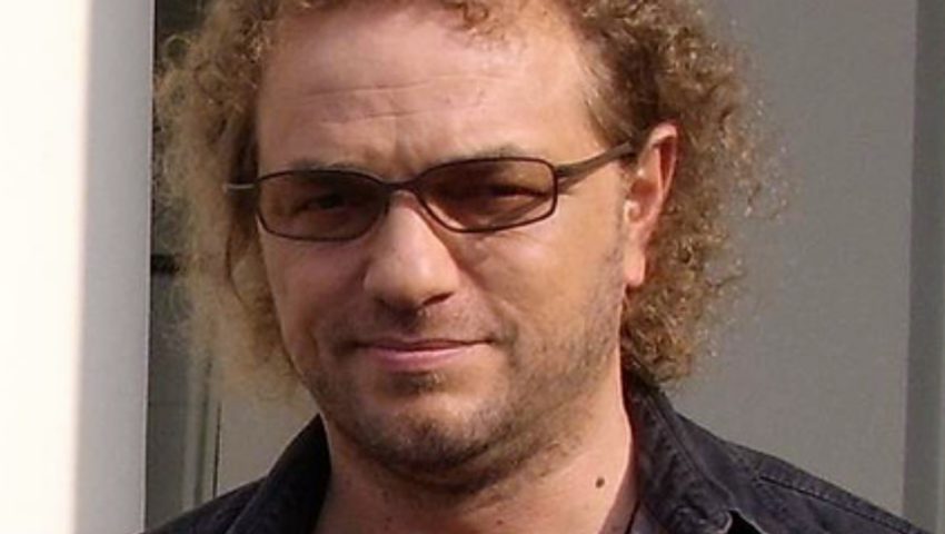 Najsztub ponownie lekceważy przepisy ruchu drogowego. Dziennikarz zaparkował na dwóch przejściach dla pieszych