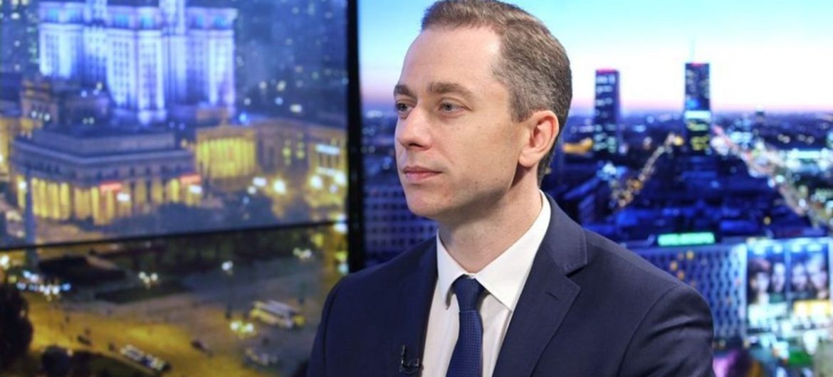 Jak on mógł coś takiego opublikować? Tomczyk wypuścił fake newsa z Kaczyńskim i Dudą, którego szybko wyłapali internauci