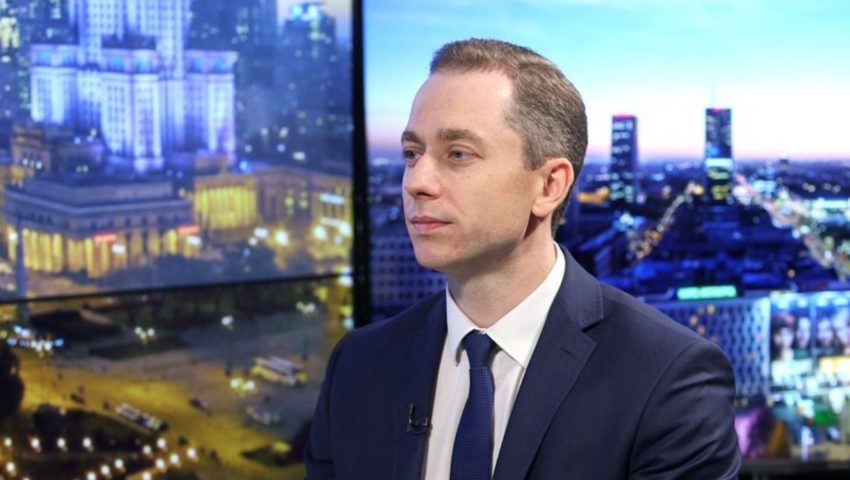 Jak on mógł coś takiego opublikować? Tomczyk wypuścił fake newsa z Kaczyńskim i Dudą, którego szybko wyłapali internauci
