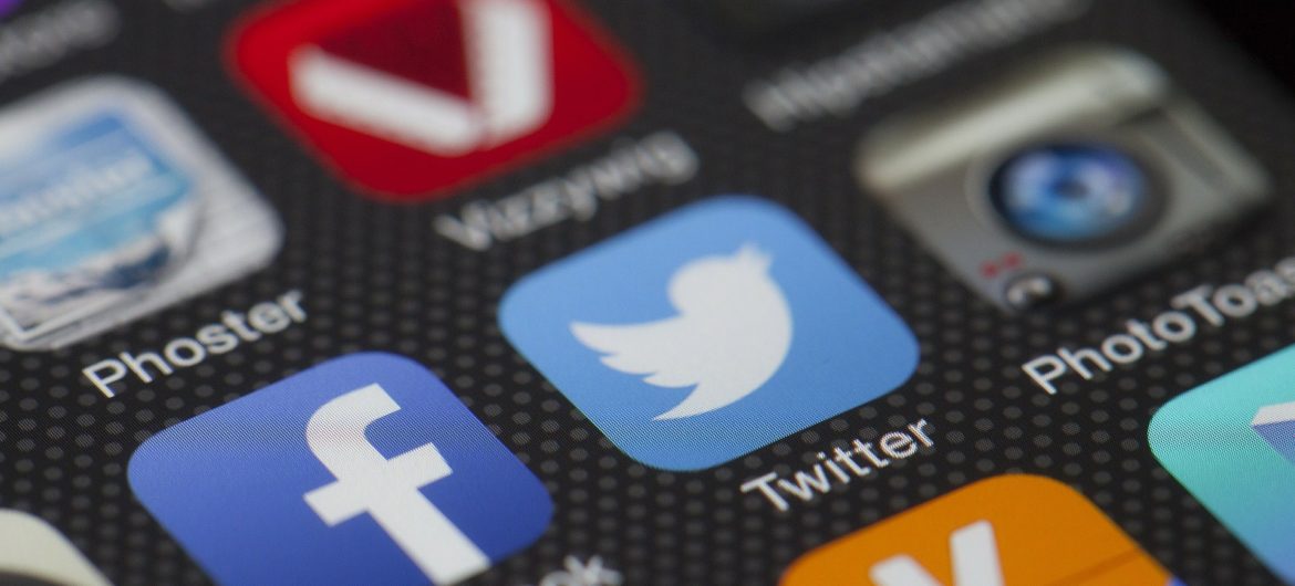 Dziwna sprawa. Twitter blokuje wpis Morawieckiego dotyczący skandalicznej pomyłki serialu Netflixa?