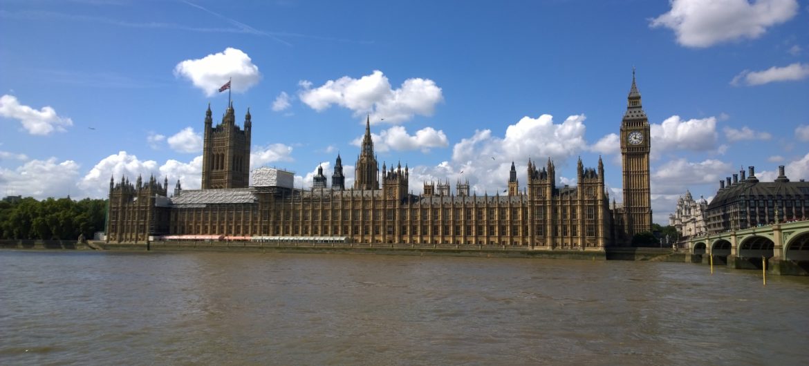 Boris Johnson ma plan jak doprowadzić do Brexitu. Musi mu w tym pomóc królowa