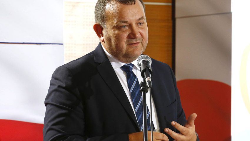 Ależ oni są w niego zapatrzeni. Zaskakujący wpis Gawłowskiego: “Nie pytaj co Tusk może dla ciebie zrobić…”