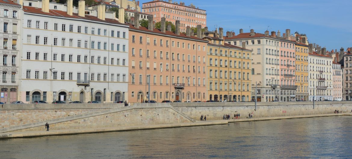 Kolejny atak we Francji. Imigrant zaatakował nożem przechodniów