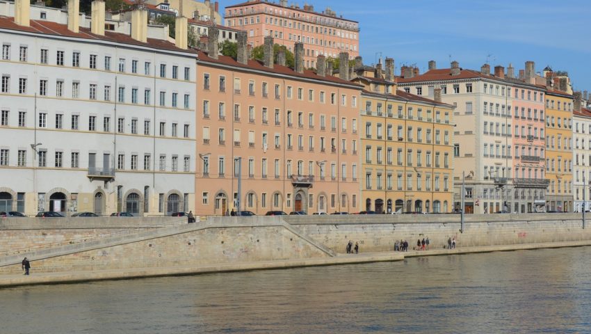 Kolejny atak we Francji. Imigrant zaatakował nożem przechodniów